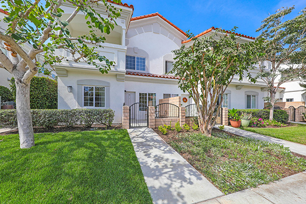 Pacific Breeze Townhomes &mdash; 30 unit community in Huntington Beach CA by NextGen Properties